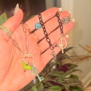 Charming charm bracelets in show